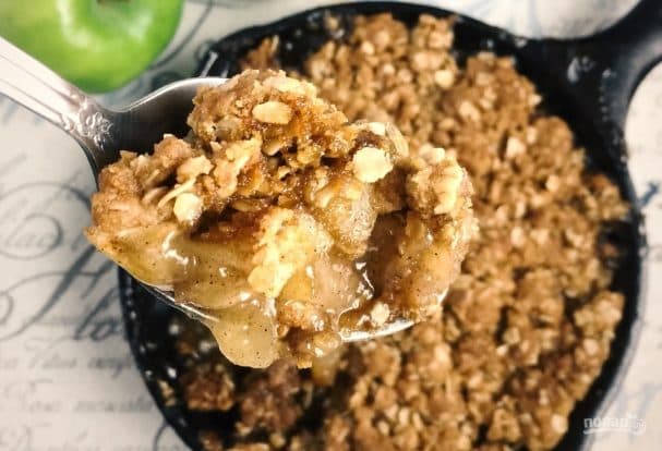 Десерт из яблока и овсянки