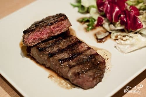 Антрекот из говядины на сковороде