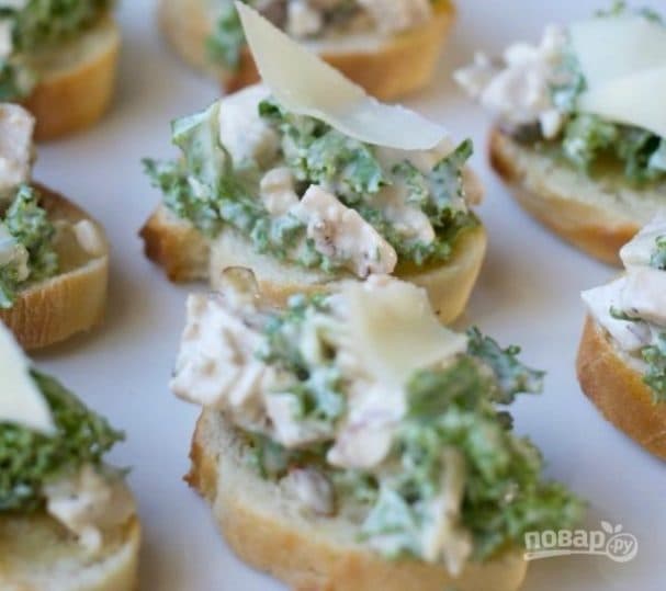 Брускетта с салатом