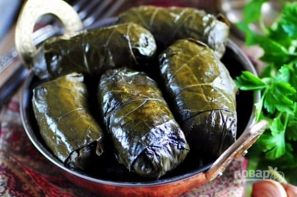 Долма из маринованных листьев