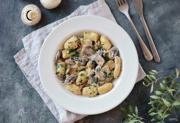 Картофельные ньокки с грибами