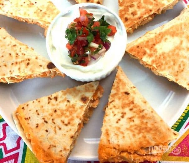 Кесадилья с курицей и сыром