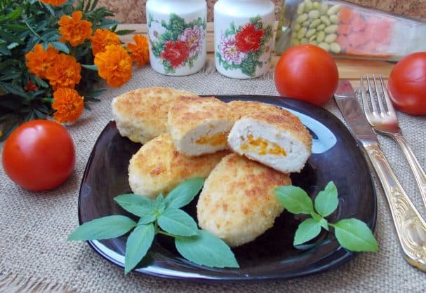 Куриные зразы с морковью и сыром