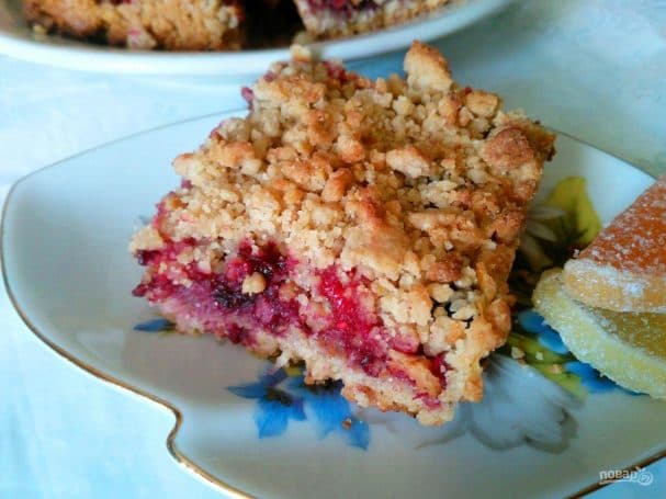 Лимонный крамбл с ягодами