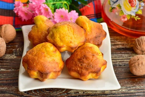 Морковные капкейки с орехами