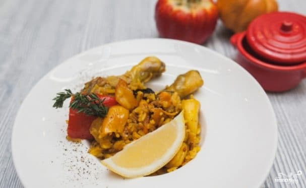 Паэлья с морепродуктами и курицей