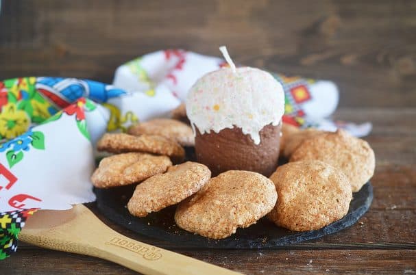 Пасхальные миндальные макаруны