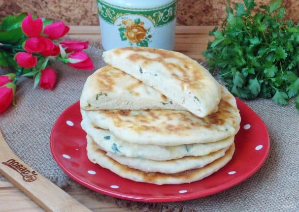 Плацинды с творогом и зеленью