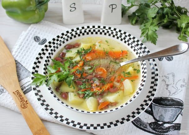 Постный суп из красной фасоли