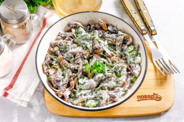 Салат с жареными шампиньонами