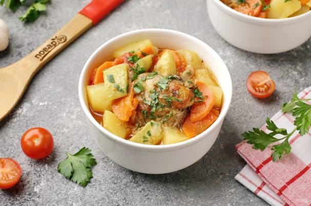 Овощное рагу с курицей в духовке