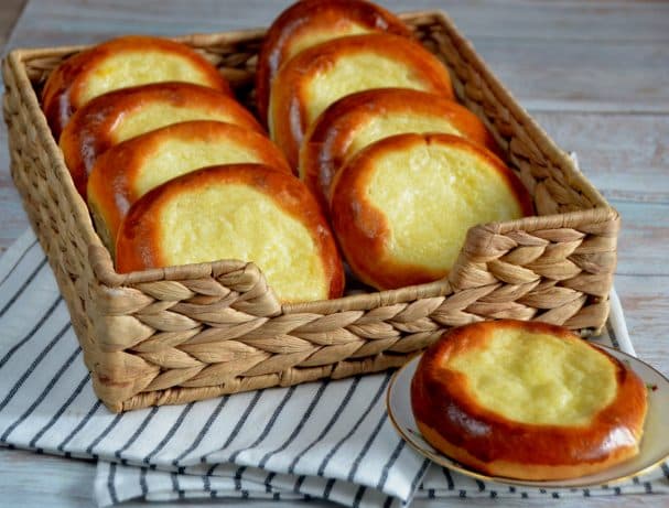 Ватрушки со сметанной начинкой