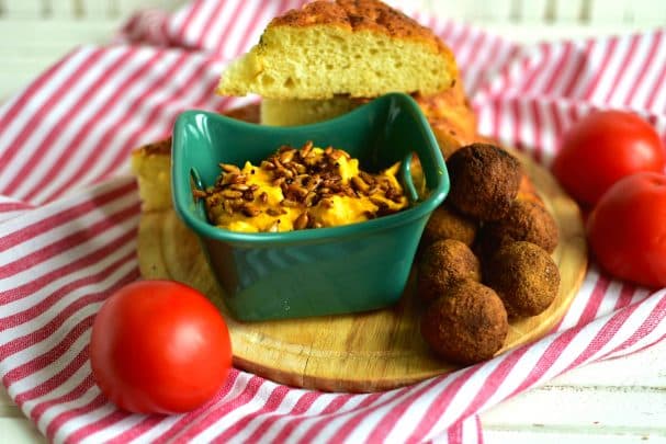 Тыквенный хумус с пряными семечками
