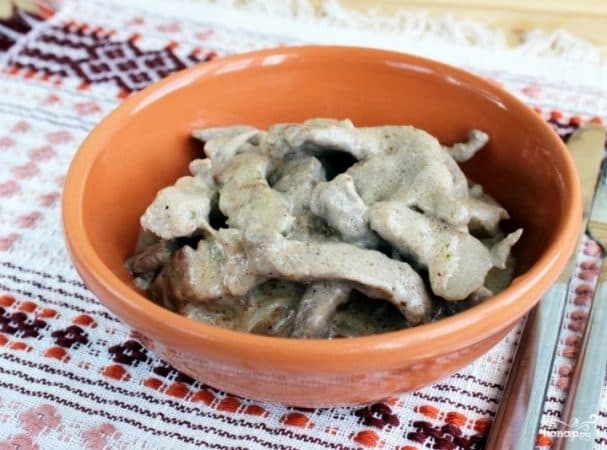 Бефстроганов из свинины со сливками