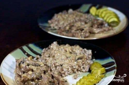 Бефстроганов с грибами и сливками