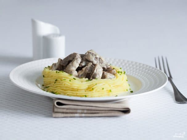 Бефстроганов с грибами в мультиварке