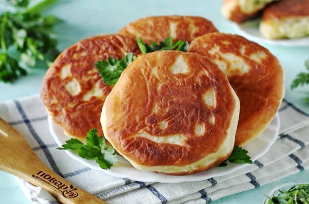 Беляши с картошкой на сковороде