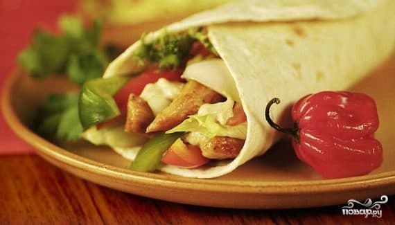 Бурито с курицей и фасолью