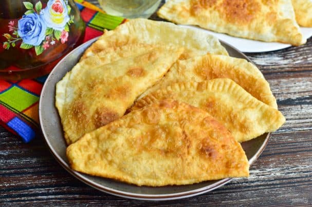 Чебуреки с курицей и сыром