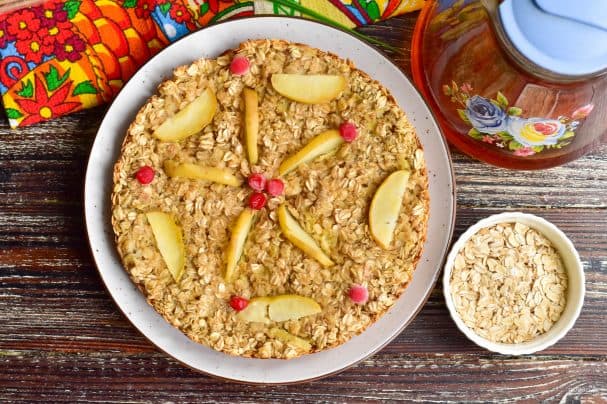 Диетическая шарлотка с яблоками в мультиварке