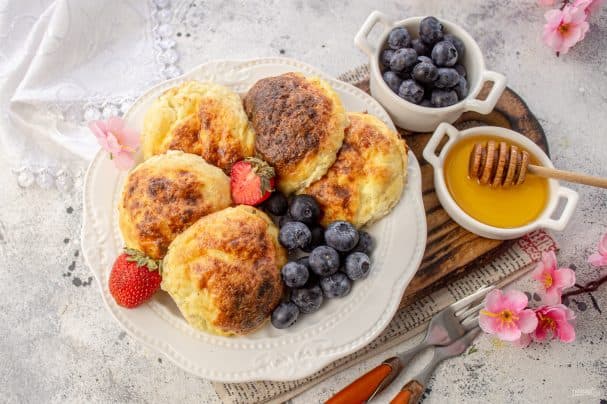 Диетические сырники в духовке без муки и сахара