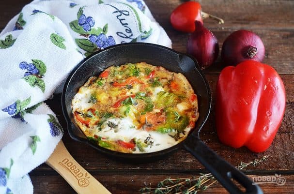 Фриттата с брокколи и сладким перцем