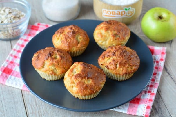 Маффины с овсяными хлопьями и яблоками