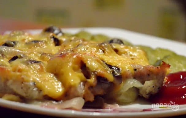 Мясо по-французски с грибами и сыром (очень вкусно!)