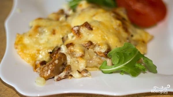 Мясо по-французски с картошкой и грибами