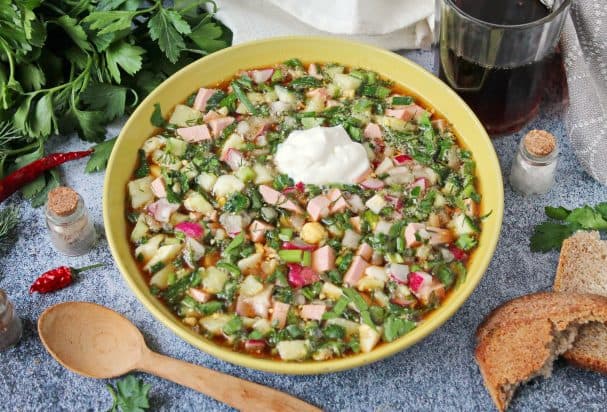 Окрошка с горчицей и сметаной на квасе