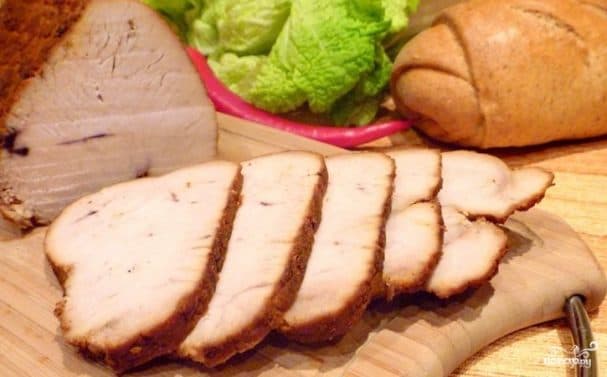Пастрома из куриной грудки в мультиварке