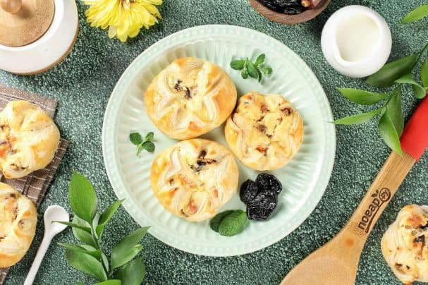 Пирожные с творогом и сухофруктами
