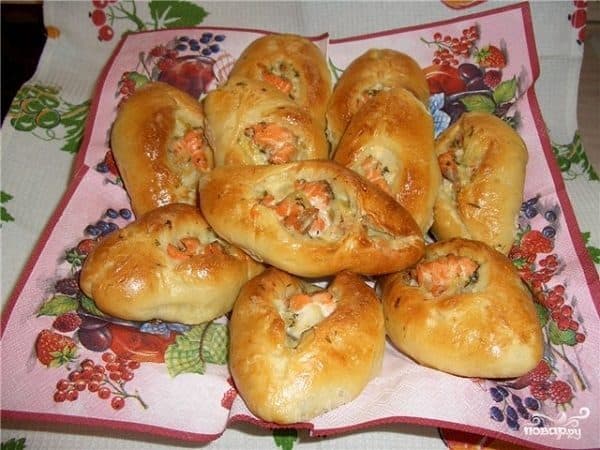 Расстегаи с рыбой из дрожжевого теста