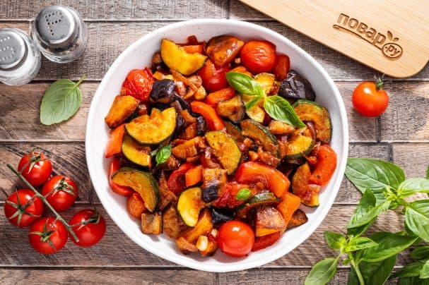 Рататуй с картошкой на сковороде