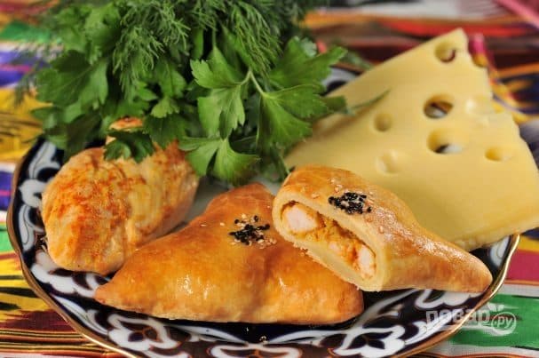 Самса с курицей и сыром