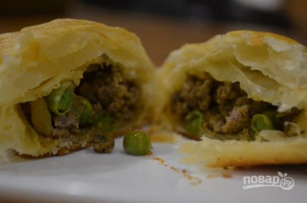 Самса с мясом из слоеного теста