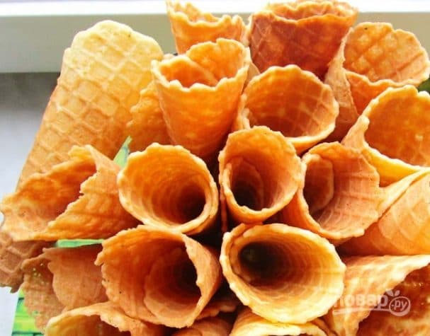 Ванильные вафельные трубочки в вафельнице