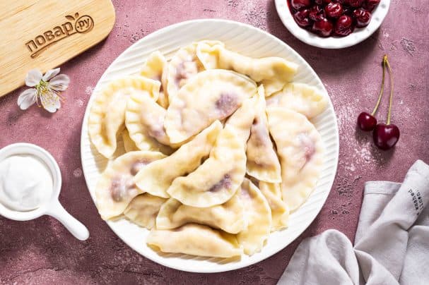 Вареники с тофу и вишней