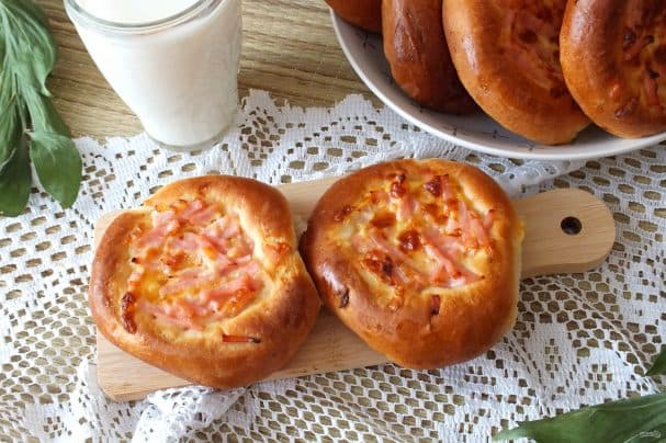 Ватрушки с ветчиной и сыром