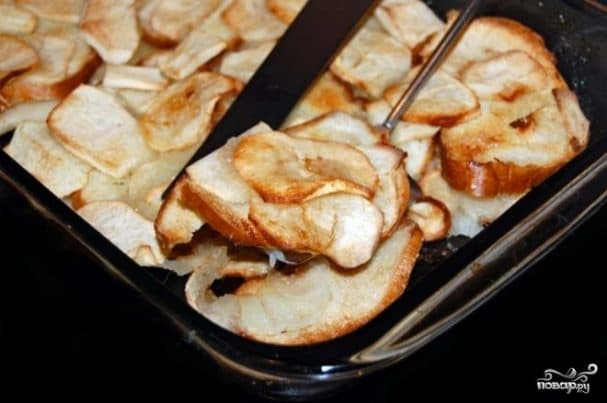 Яблоки, запеченные с черствым хлебом